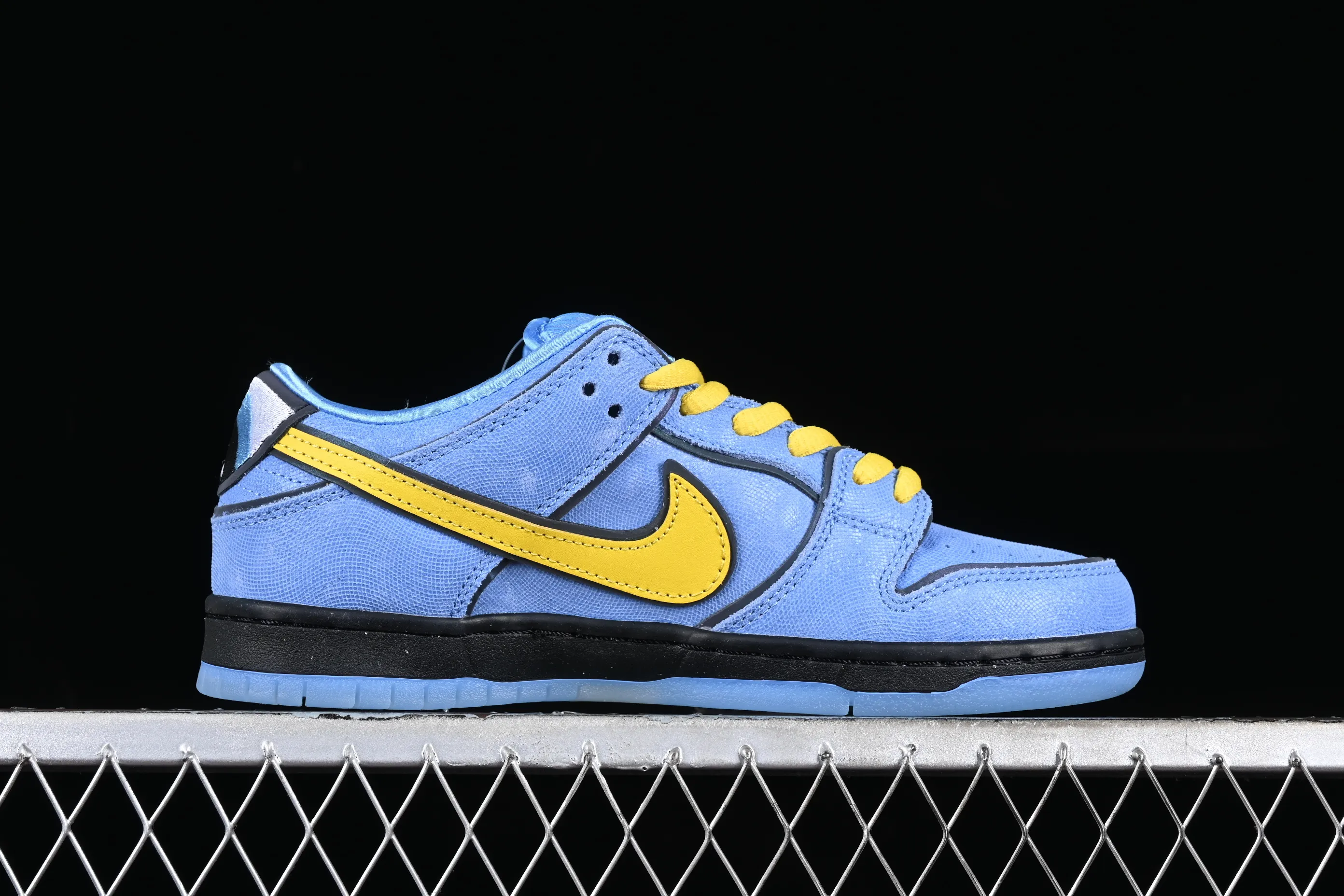 All categories Nk SB Dunk series Nk SB Dunk Low low-top sneakers F version The Powerpuff Girls x Nk SB Dunk Low Powerpuff Girls joint model low-top casual sneakers FZ8320-400